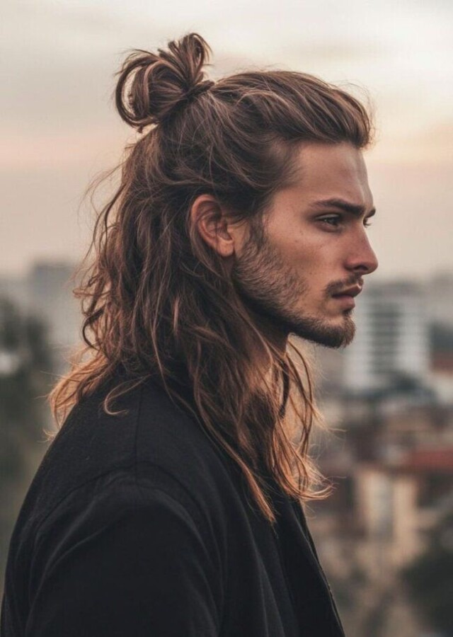 homme cheveux longs