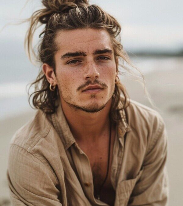 Style et conseils pour hommes aux longs cheveux