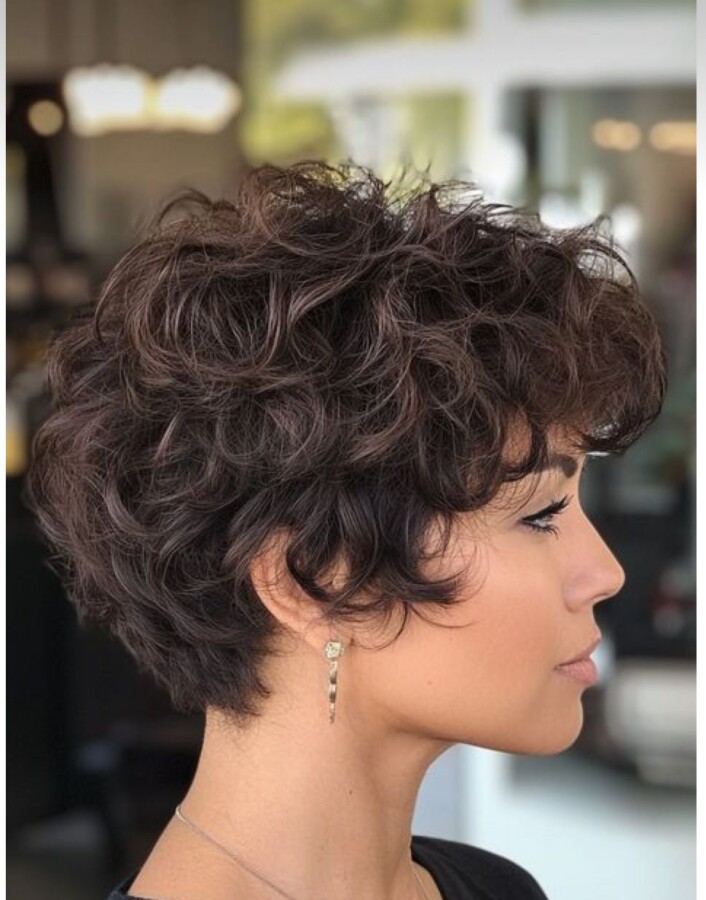 Carré bouclé court femme