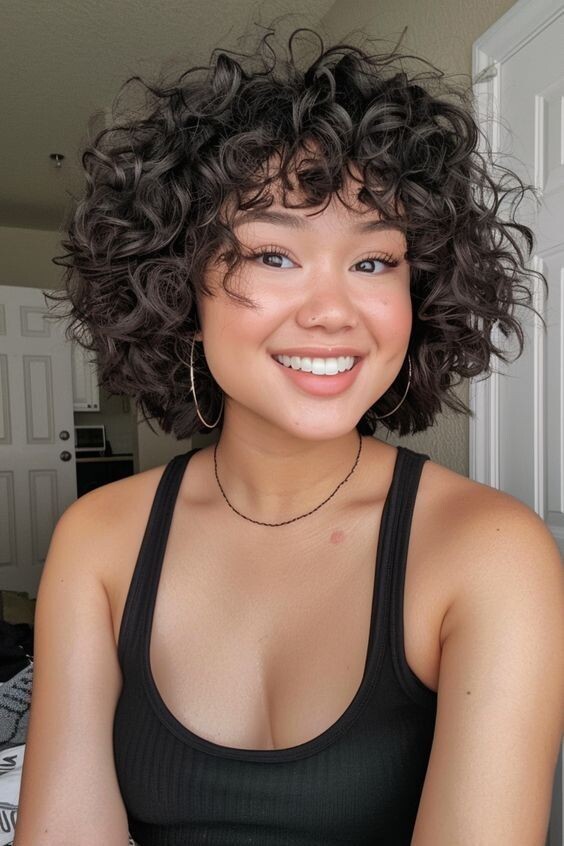 Carré bouclé court femme