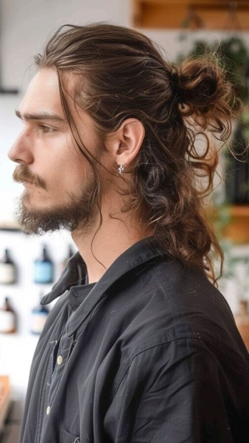 Homme cheveux longs style bohème