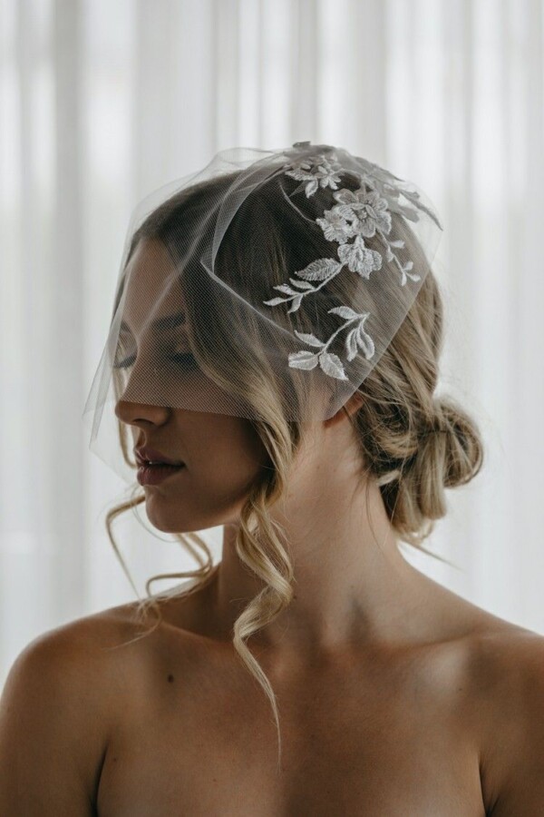 Coiffure mariée courte avec voile