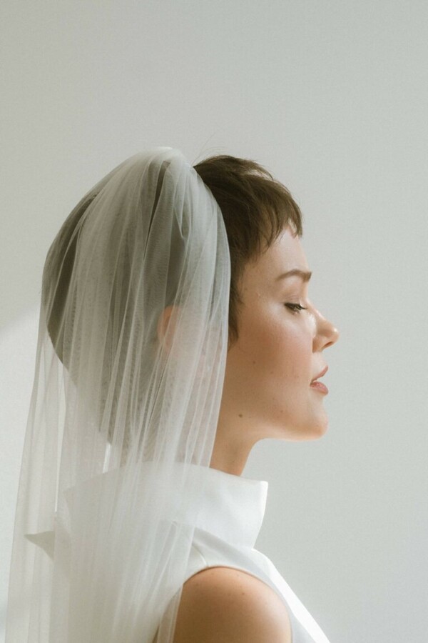 Coiffure mariée courte avec voile