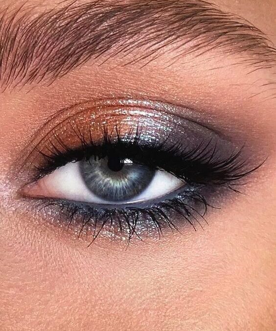 Maquillage naturel yeux bleus : Astuces et techniques