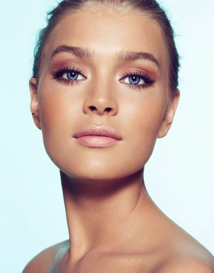 Astuces maquillage yeux bleus