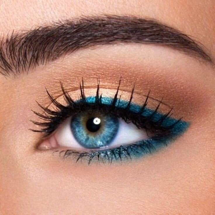 Look naturel maquillage yeux bleus