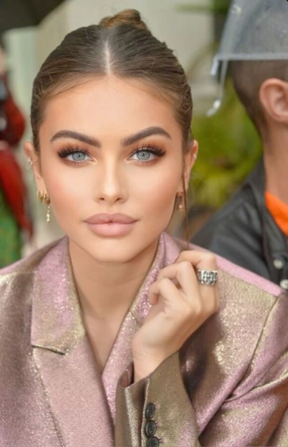 Look naturel maquillage yeux bleus