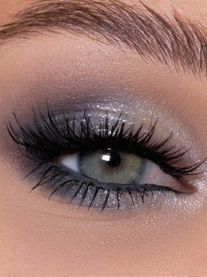 Look naturel maquillage yeux bleus
